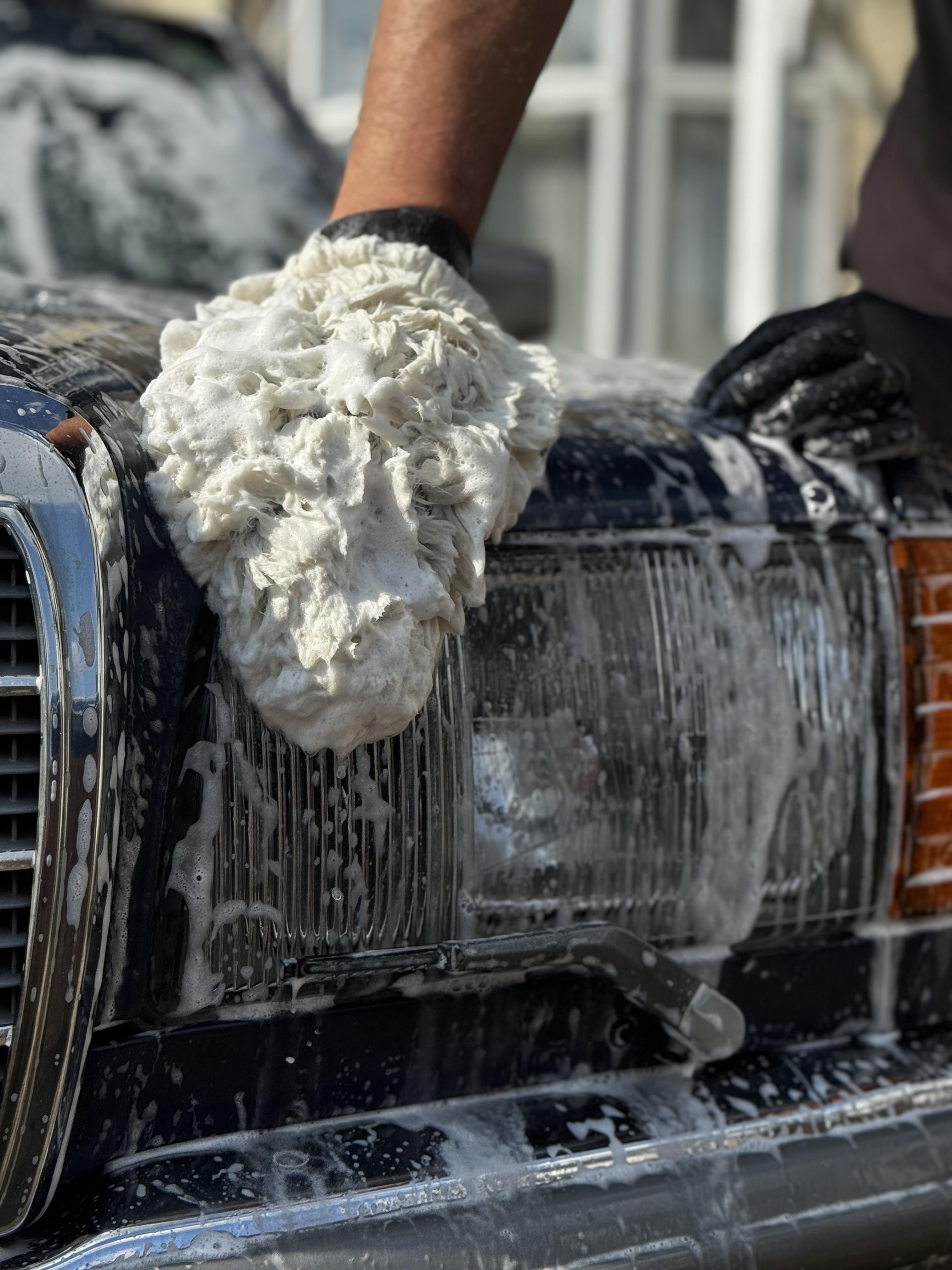 Merino Wool vs. Microfibre Wash Mitts: What’s the Best Choice for Your Car in 2025?